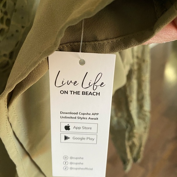 Cupshe blouse - Picture 3 of 4